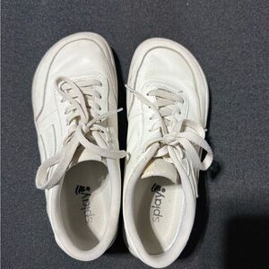 Splay White Lace-Up Sneakers